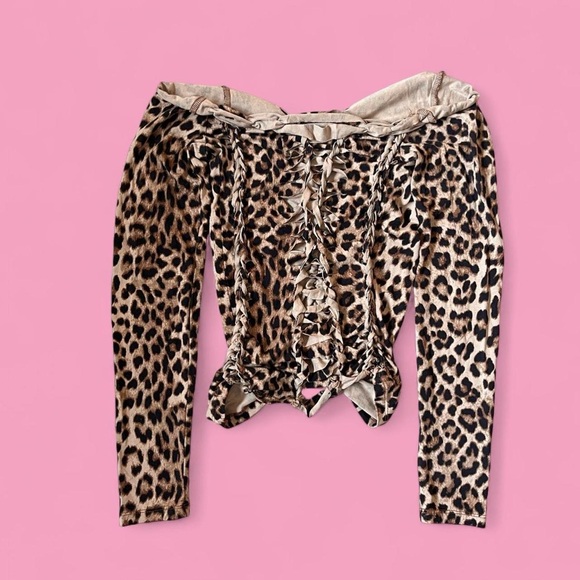 Leopard Print Off-Shoulder Long Sleeve Top with cut outs - Picture 4 of 4